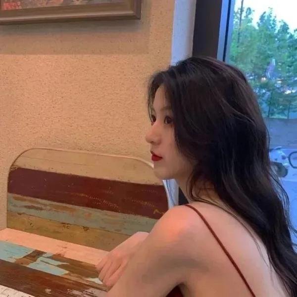 伴游女王